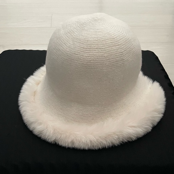 Zara Soft White Fluffy Hat - Picture 2 of 4